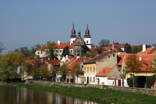 Třebíč - nábřeží řeky Jihlavy a bazilika